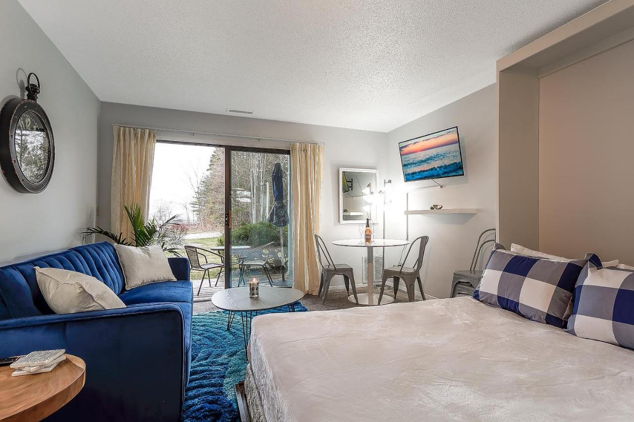 Beautiful Lake View Studio Condo At The Shores Traverse City Exteriör bild