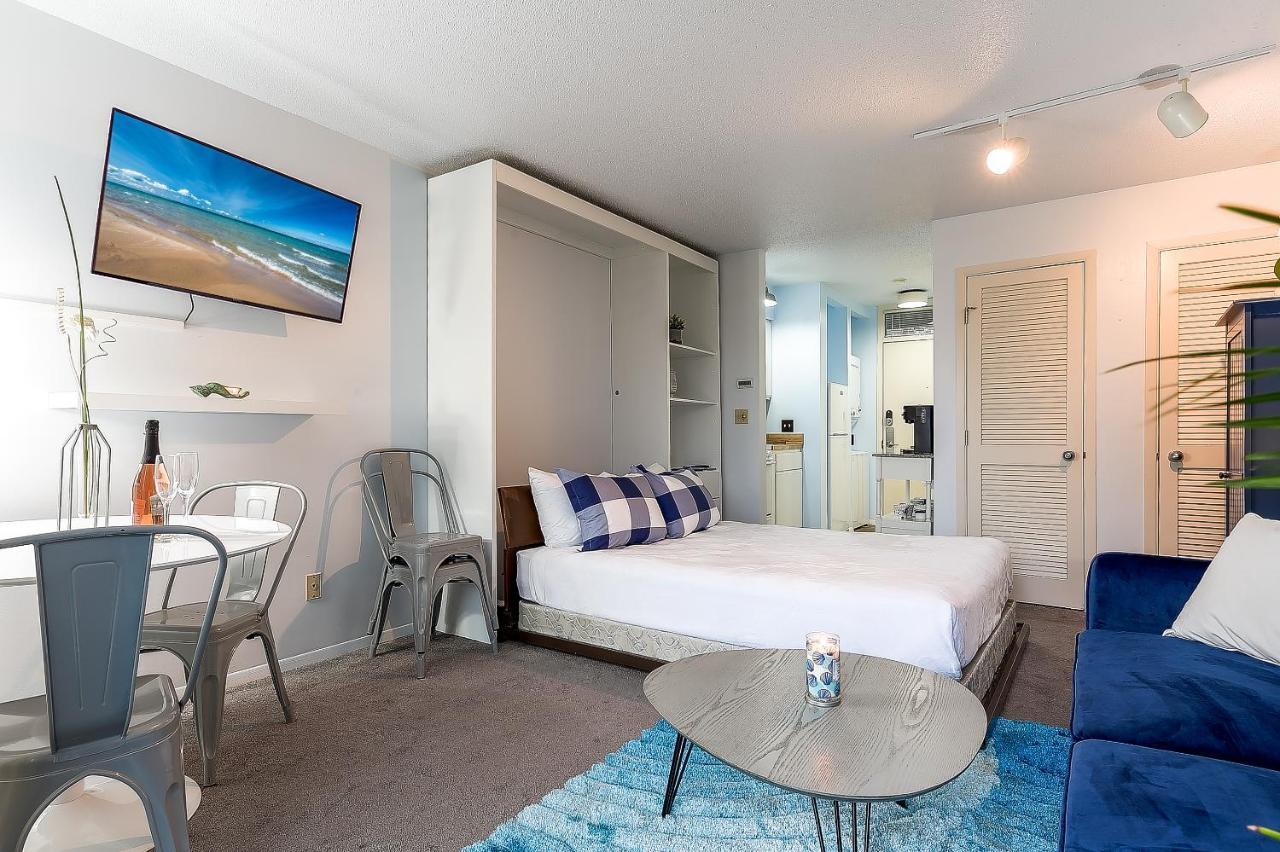 Beautiful Lake View Studio Condo At The Shores Traverse City Exteriör bild