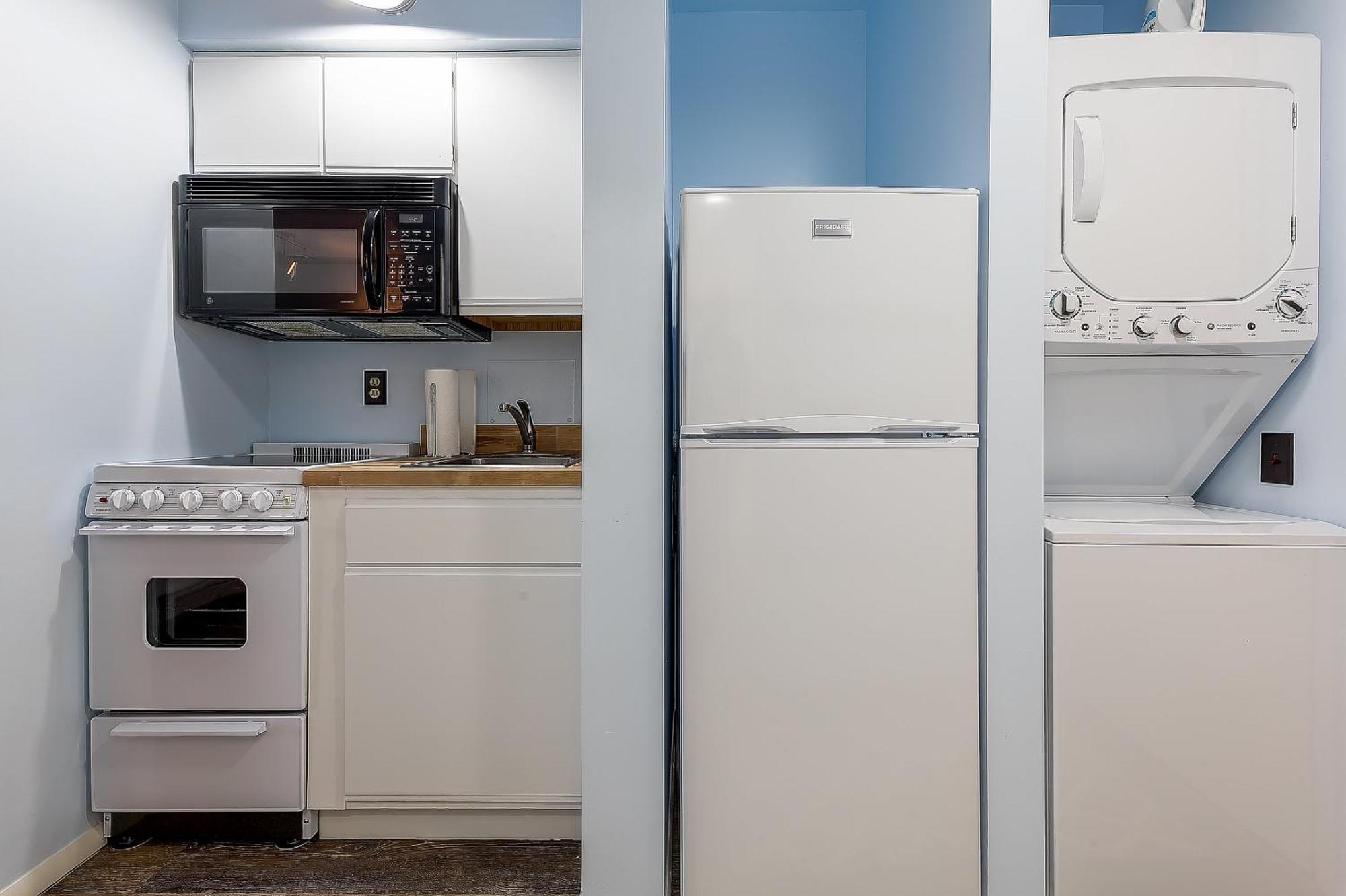 Beautiful Lake View Studio Condo At The Shores Traverse City Exteriör bild
