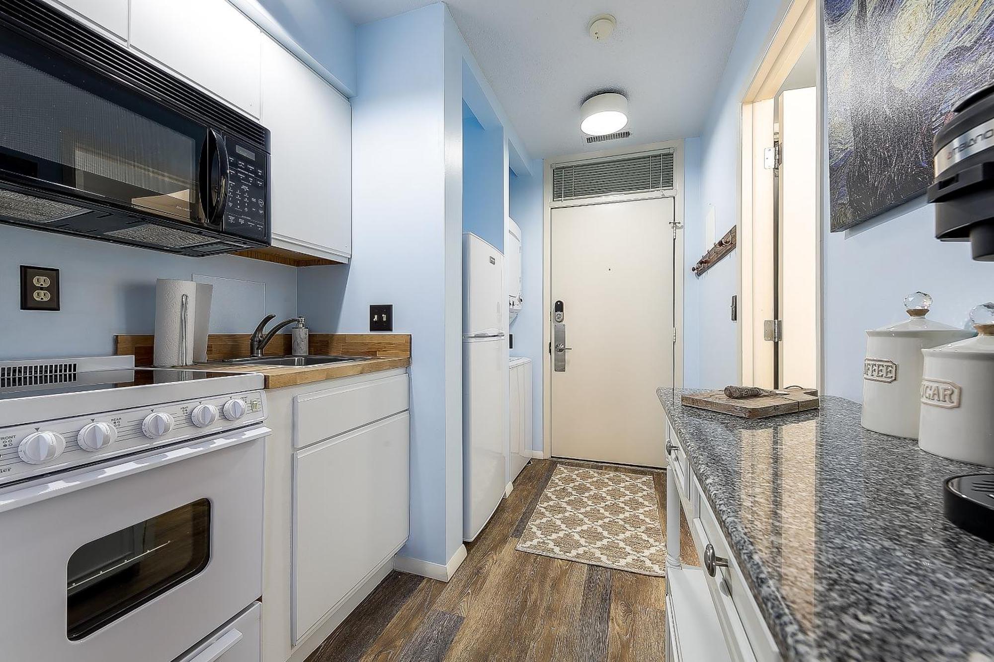 Beautiful Lake View Studio Condo At The Shores Traverse City Exteriör bild